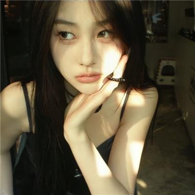 年轻女子